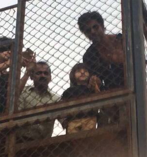 Shah Rukh Khan keeps his promise, returns to Mumbai with his kid AbRam for his fans - watch video