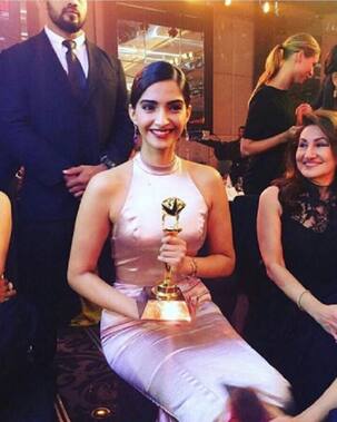Sonam Kapoor goofs up while giving a speech after winning an award