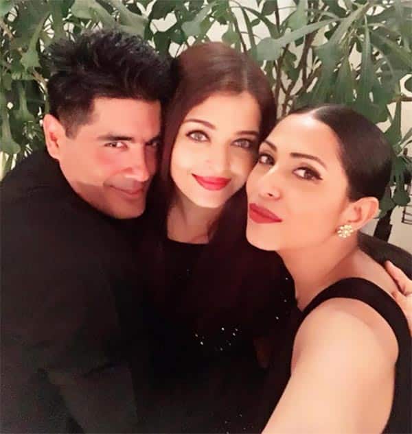 Kareena Kapoor aces no-makeup look as she poses with Karisma Kapoor, Karan  Johar, and Manish Malhotra