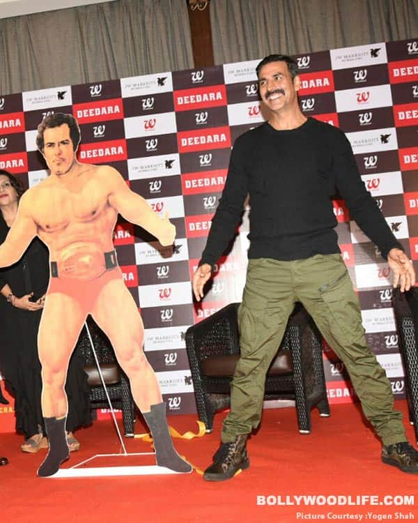 Akshay Kumar Recreates Dara Singhs Pose And Nails It View Hq Pics Bollywood News And Gossip 9507