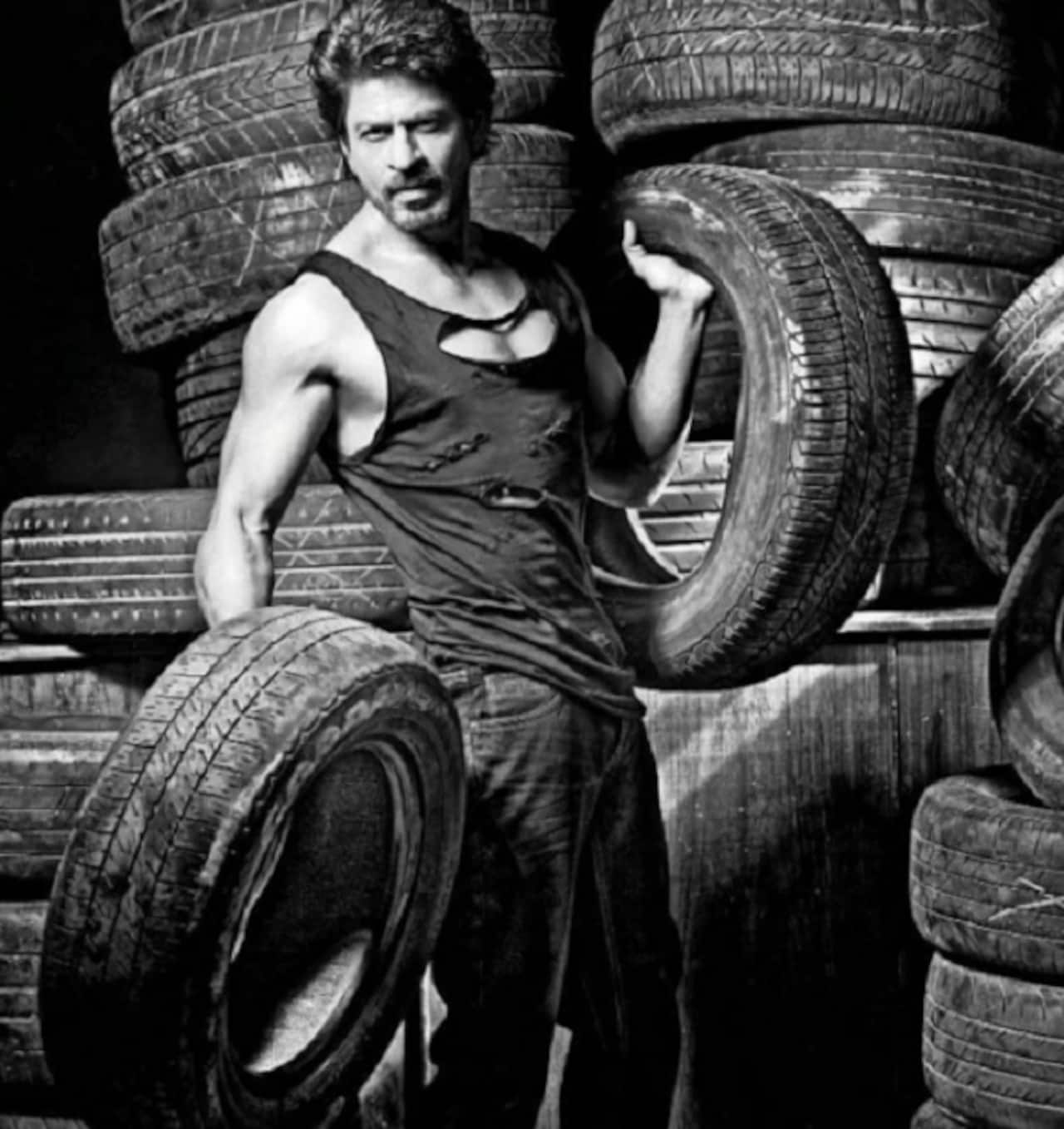 Shah Rukh Khan makes some shocking revelations while shooting for Dabboo Ratnani's 2017 calendar - watch video