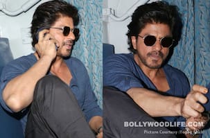 Shah Rukh Khan promotes Raees on a train from Mumbai to Delhi - view inside pics