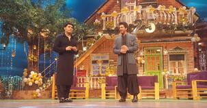 Shah Rukh Khan's first pics from the sets of The Kapil Sharma Show are here and oh boy.. he looks hot AF!