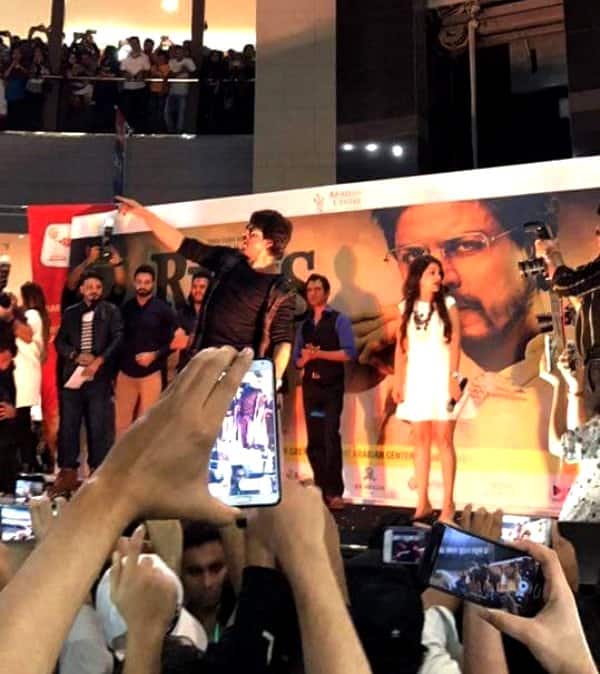 shah rukh promoting raees in dubai 7