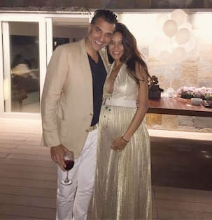 Lisa Haydon looks radiant as she flaunts her baby bump with Dino Lalvani - view pic