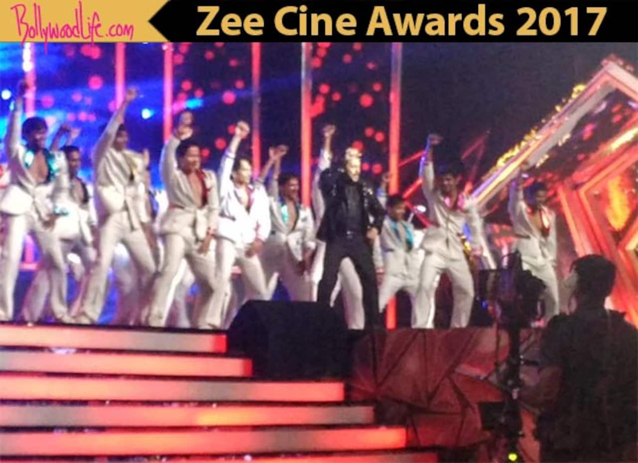 Zee Cine Awards 2017: Salman Khan steals the show as he sings and dances after making a grand entry - view pics