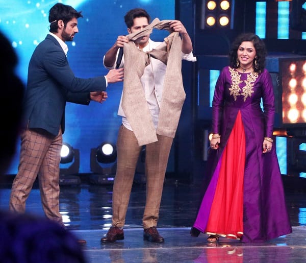 Varun Dhawan's pants got RIPPED on the sets of Indian Idol 9 and this ...