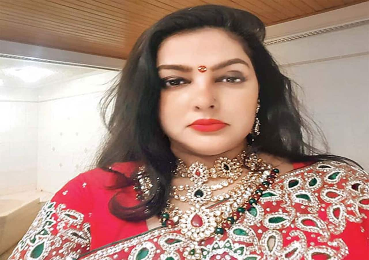 Non-bailable warrant issued against Mamta Kulkarni - Bollywood News &  Gossip, Movie Reviews, Trailers & Videos at Bollywoodlife.com