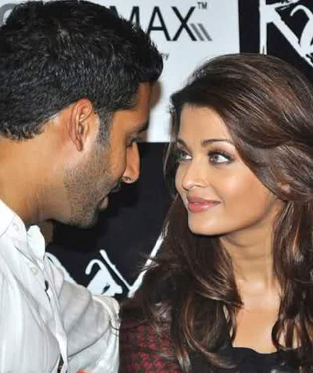 The Way Aishwarya And Abhishek Look Into Each Other's Eyes Is What LOVE ...