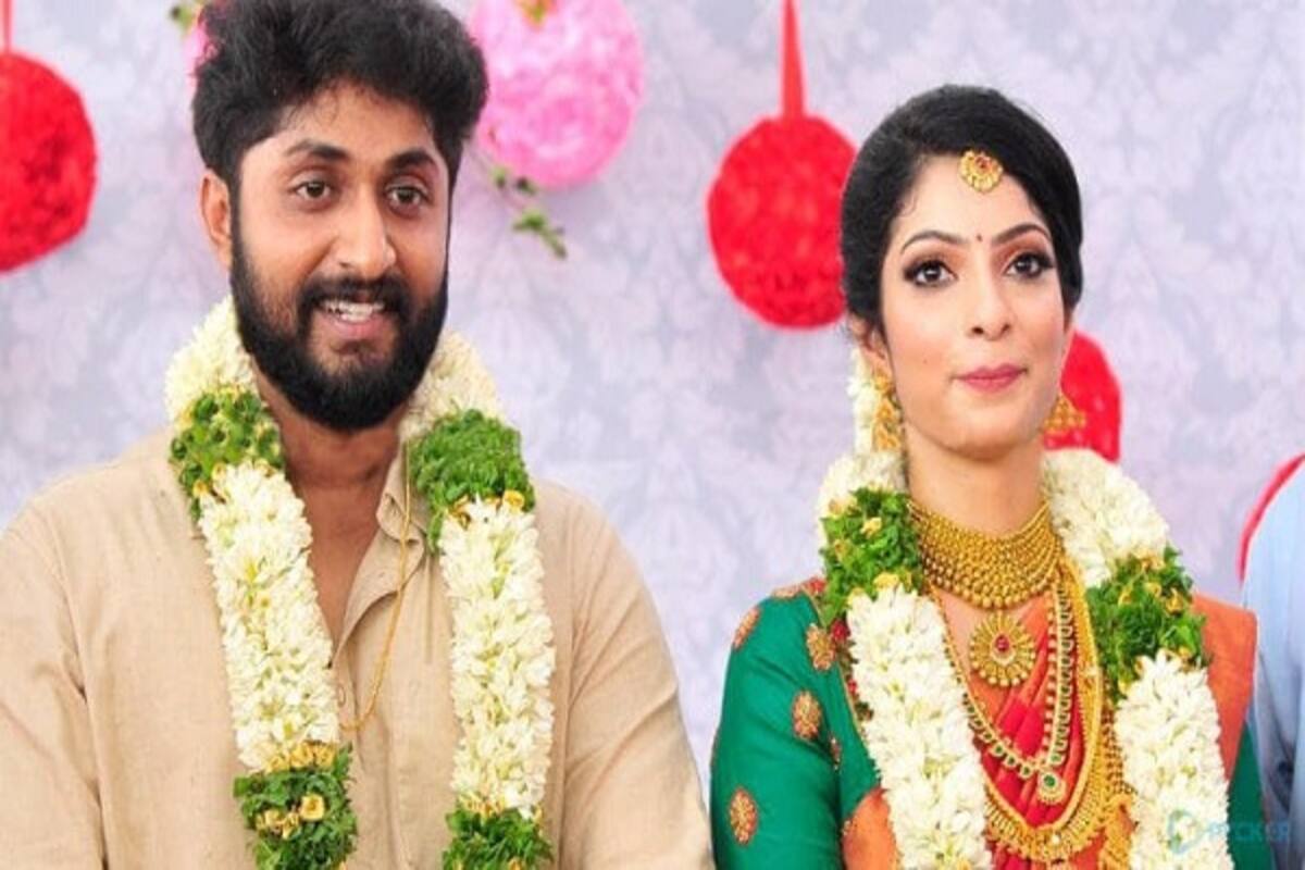 Malayalam Actor Dhyan Sreenivasan Gets Married To His Longtime Girlfriend Arpita Sebastian Bollywood News Gossip Movie Reviews Trailers Videos At Bollywoodlife Com He was rushed to the hospital with. malayalam actor dhyan sreenivasan gets