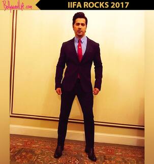 Whoa! Varun Dhawan is at IIFA Rocks 2017 green carpet and killing it with his dapper charm –View Pics