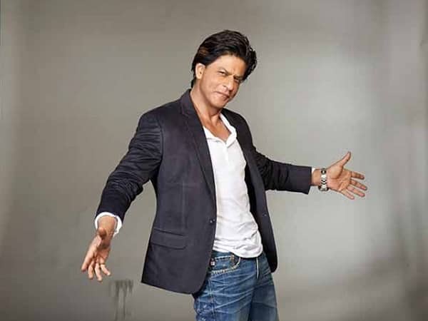 Davos diaries: Shah Rukh Khan recreates signature open arms pose, see pic –  India TV