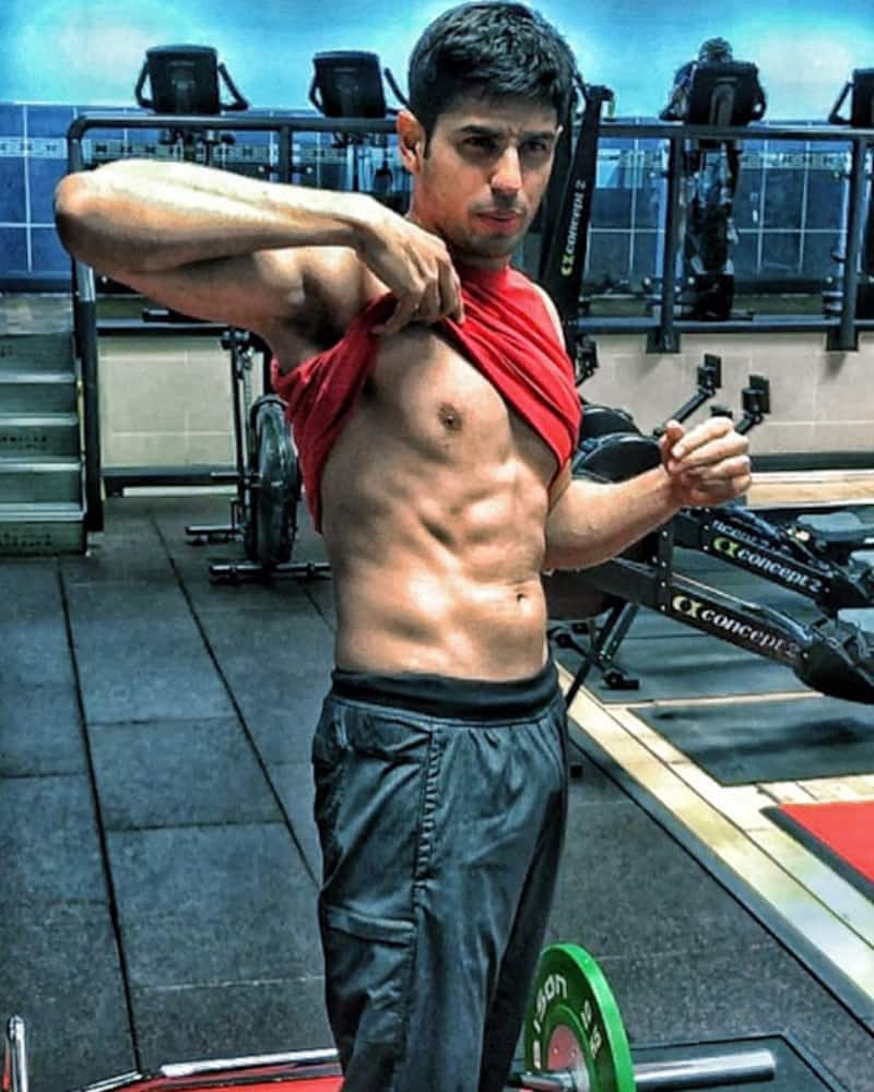 Sidharth Malhotra shows off his insanely fit body in this latest pic