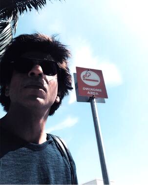 Shah Rukh Khan went to a smoking area in LA and did the UNEXPECTED - view pic