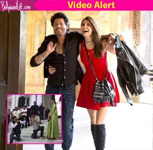 Shah Rukh Khan singing Bhojpuri song 'Lolipop Lagelu' for Anushka Sharma is a treat for your eyes and ears - Watch video
