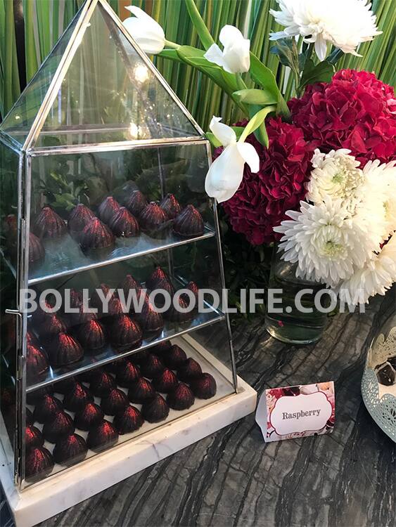 [Inside pics] Lip smacking modaks and elaborate decoration at Salman ...