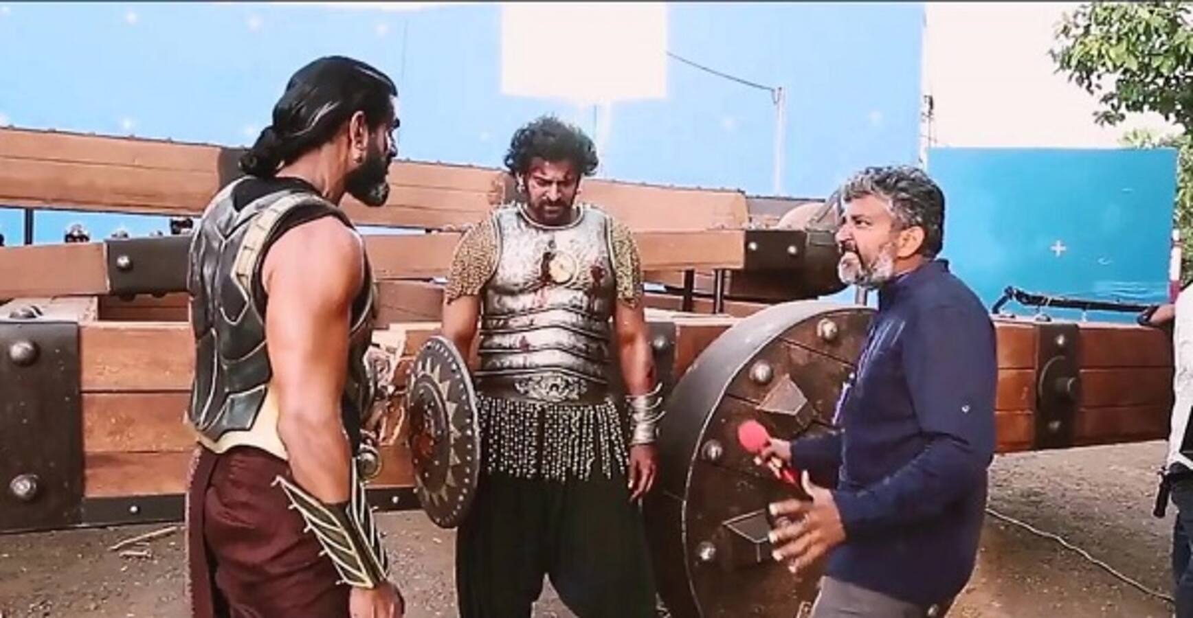 Baahubali 2 Leaked Pic Ss Rajamouli Teaches Rana Daggubati To Be Bhallaladeva While Prabhas