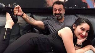 संजय दत्त ने बताया कि कैसे उनकी पत्नी मान्यता उन्हें जूतों से मारती हैं!