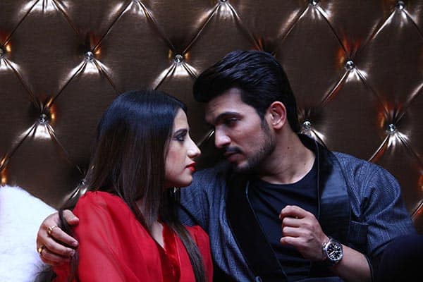 Arjun Bijlani and Alisha Panwar take romance to another level in Ishq