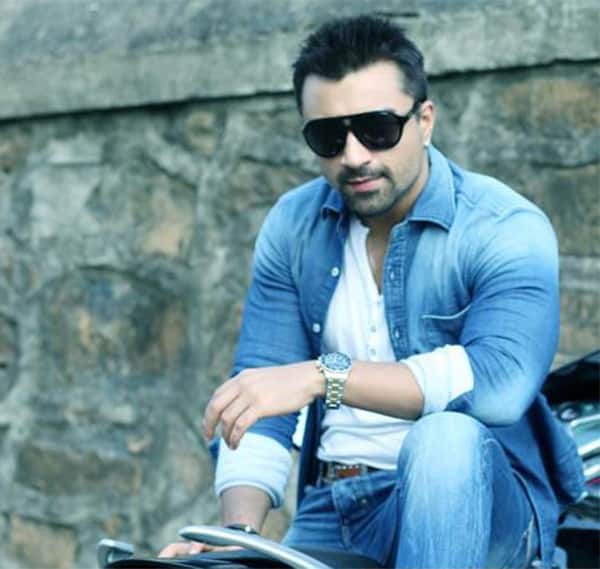 समाज में घृणा फैलाने के आरोप में Mumbai Police ने कलाकार Ajaz Khan को ...