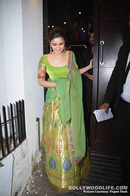 sanjay-dutt-,-alia,-varun-,-sidharth-,ranbir-,-kareena-and-saif-ali-khan--at-aamir-khan's-diwali-party-(20)