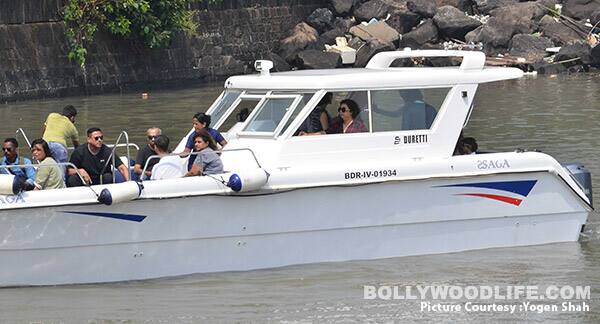 shahrukh-and-gauri-khan-with-etc-coming-from-Alibag-on-8.10.17.pics-yogen-shah89