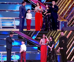 IFFI 2017 closing ceremony: Matin Rey Tangu trolls Salman Khan for 'overacting' and the actor can't stop laughing - watch video