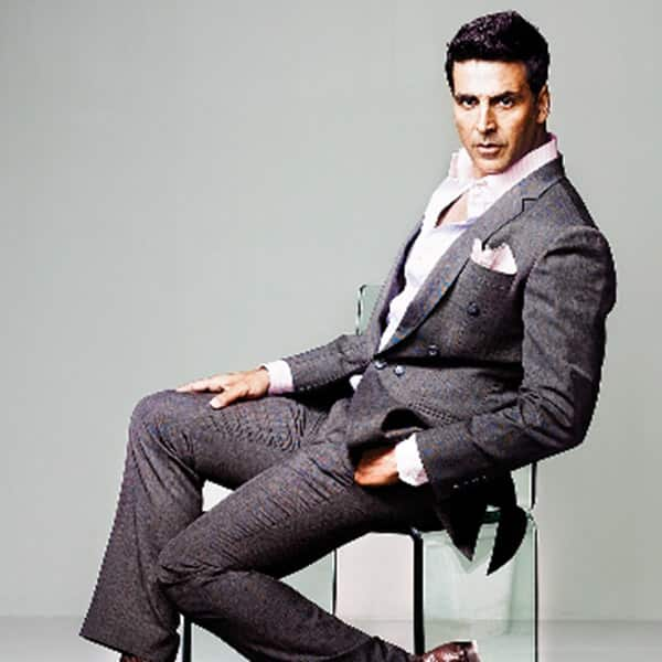 Akshay Kumar gets a memento from Instagram as he scores 20 mn followers ...