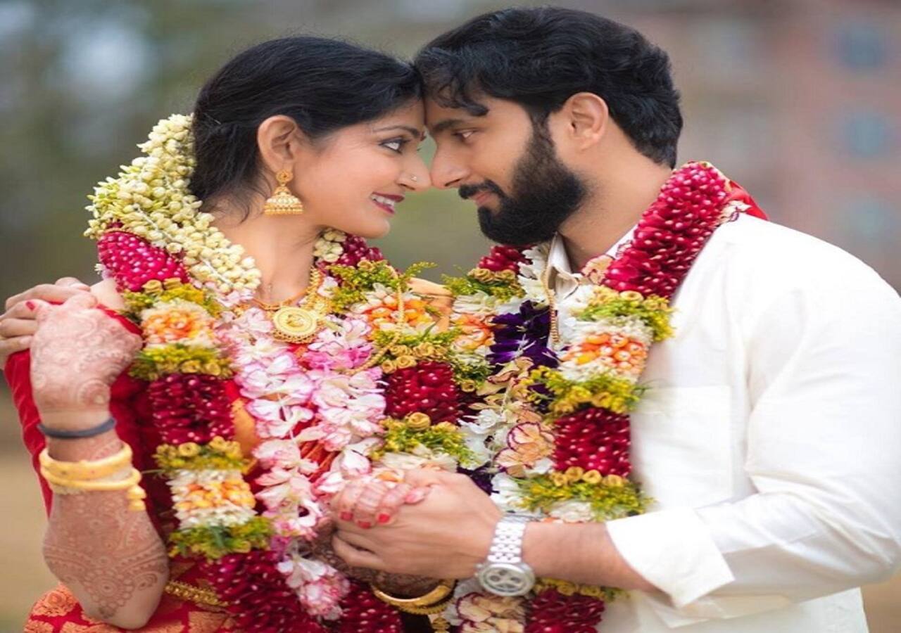 Malayalam actress Divya Unni says yes to love again, gets married for the  second time - view pics - Bollywood News & Gossip, Movie Reviews, Trailers  & Videos at Bollywoodlife.com