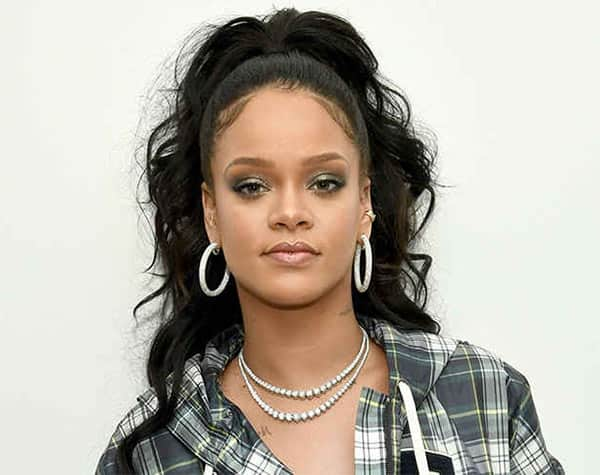 Rihanna's Instagram Causes Snapchat Massive Loss - Details Inside 