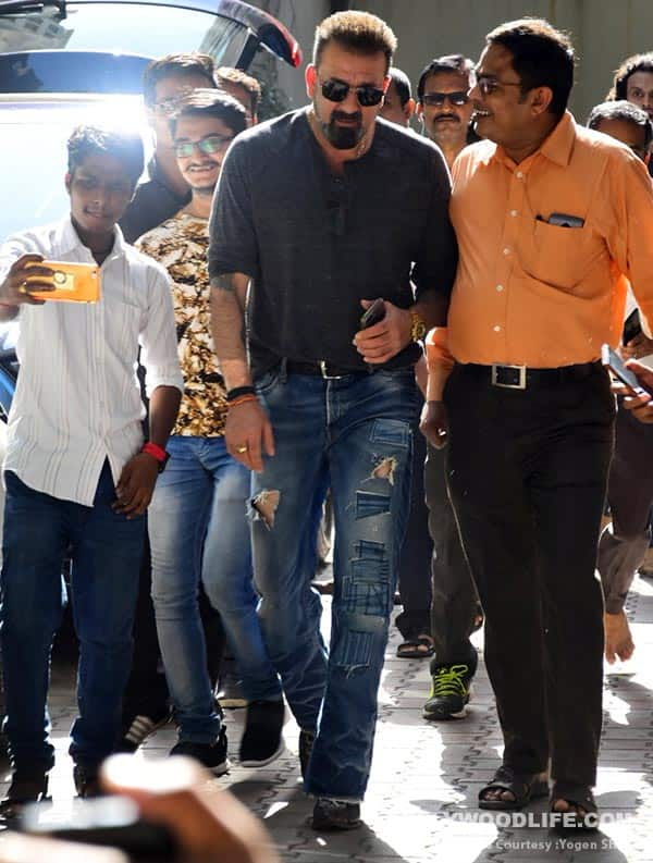 Alia Bhatt and Sanjay Dutt clicked outside Mahesh Bhatt's office, is ...