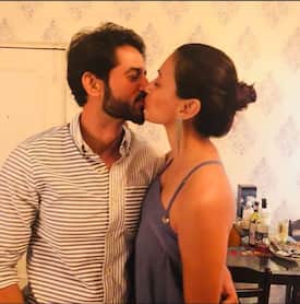 Hiten Tejwani seals it with a kiss with wife Gauri on their anniversary - view pic!