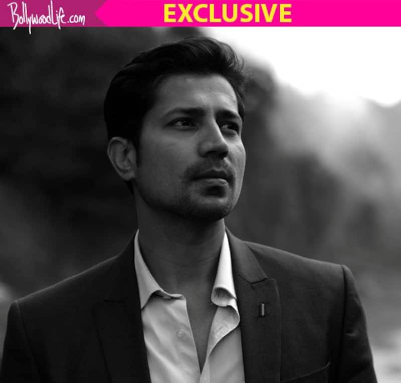 [EXCLUSIVE VIDEO] Sumeet Vyas pretends to be doped while he delivers some iconic dialogues and the result is hilarious