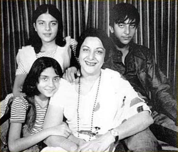 Nargis-with-her-children