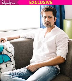 What would Sumeet Vyas do if he saw a hot girl in trouble on a hijacked plane? Watch our exclusive video to find out