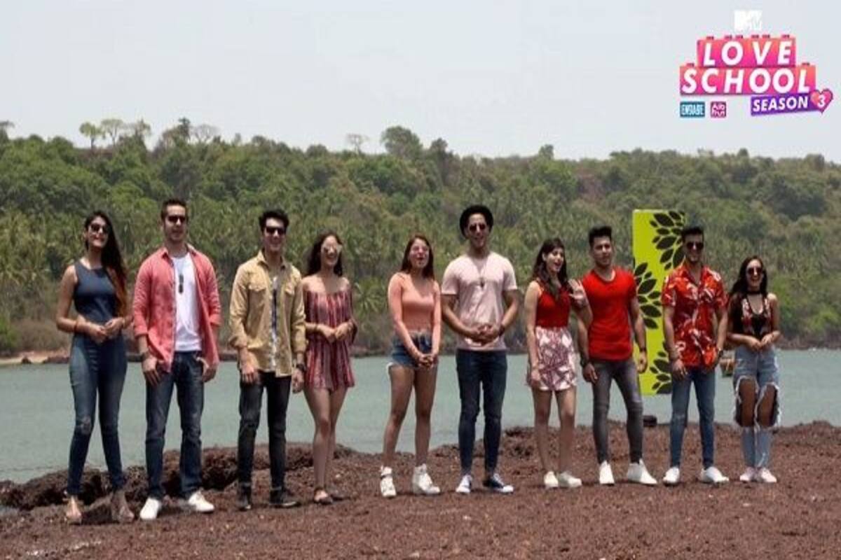 Mtv Love School Season 3 Review The Unusual Twist Between The Couples And Singles Makes The Premiere Episode An Interesting Watch Bollywood News Gossip Movie Reviews Trailers Videos At