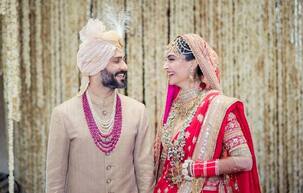 FIRST PIC OUT !! सोनम कपूर ने आनन्द आहूजा के साथ लिए सात फेरे, देखें पहली तस्वीर