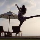 [Pic] Shah Rukh Khan's birthday wish for Suhana is basically a father asking his daughter to fly higher and higher!