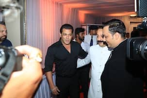 Salman Khan makes a stylish entry at Baba Siddique's Iftaar party - view pics
