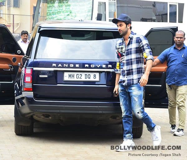 APPROVED! Ranbir Kapoor's t-shirt screams it's official as he steps out  with girlfriend Alia Bhatt - view HQ pics - Bollywood News & Gossip, Movie  Reviews, Trailers & Videos at