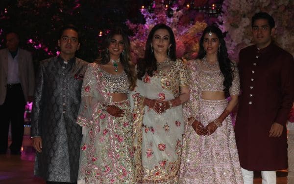 Akash and Shloka engagement celebration: Aryan Khan and mom Gauri Khan ...