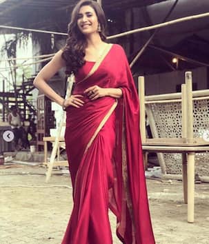 Photos: लाल रंग की साड़ी में करिश्मा तन्ना ने ढाया कहर, सोशल मीडिया पर धमाल मचा रही है तस्वीरें