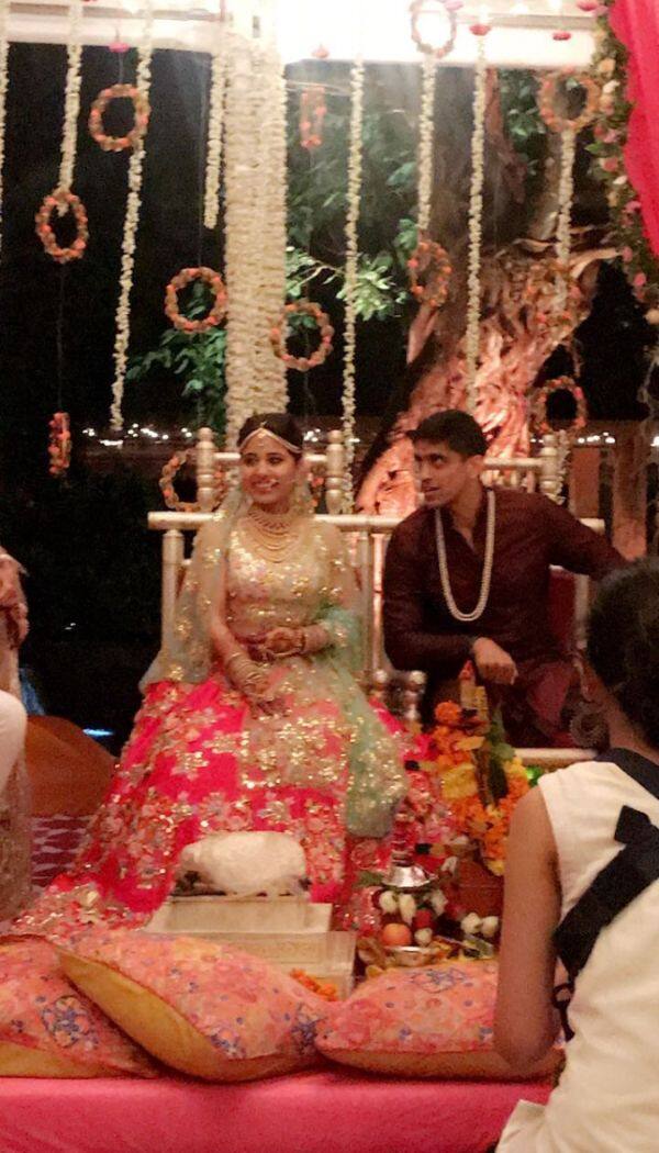 [PICS] Masaan Actress Shweta Tripathi's Marriage With Rapper Chaitanya ...