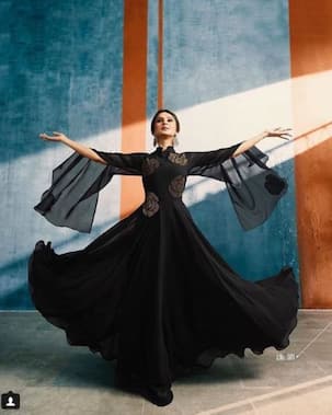 Jennifer Winget is a vision to behold in this stunning black anarkali dress - view pic