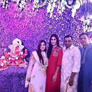 Inside Pics: अर्पिता खान के घर पर बप्पा का आशीर्वाद लेने लगा सितारों का जमावड़ा, कटरीना कैफ से लेकर लूलिया वंतूर तक आई नजर