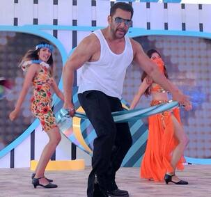 'बिग बॉस 12' के लॉन्च इवेंट पर सलमान खान ने शाहरुख खान को कहा शुक्रिया, यह है वजह