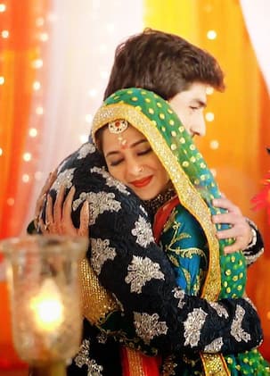 SPOILER ALERT!  Bepannaah fans can now rejoice; Aditya and Zoya are getting married