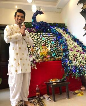 Ganesh Chaturthi 2018: गणपति बप्पा को धूमधाम से घर लाए टीवी सेलेब्स, अर्जुन बिजलानी, कुशाल टंडन और रुबीना दिलाइक समेत छोटे पर्दे के सितारे ऐसे मना रहे हैं गणेश चतुर्थी