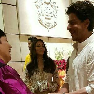 [Inside Pics] Shah Rukh Khan is so happy to meet Falguni Pathak that it made us sing 'Ye kisne jaadu kiya'