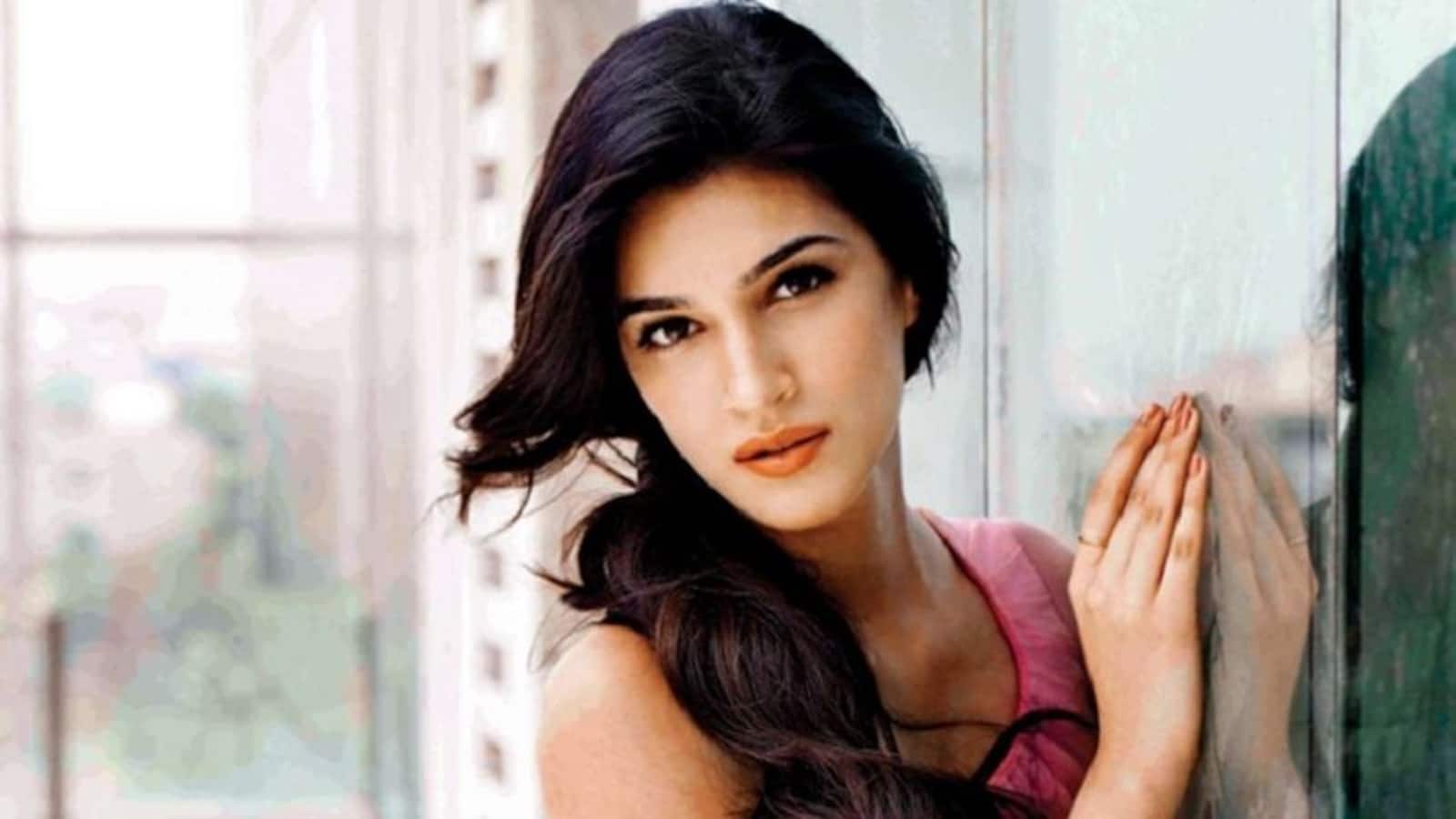 Metoo Movement Kriti Sanon Believes Men And Women Must Reveal Their Identity Before Imposing